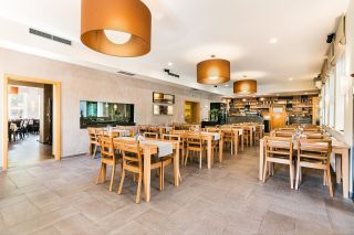 Naši restauraci spojuje útulný design, vůně dřeva a příjemná atmosféra.👌 #restaurace #restaurant #gastroart #gastro #jídlo...